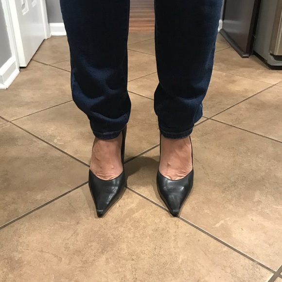 BCBG pointy toe heel - Picture 7 of 8